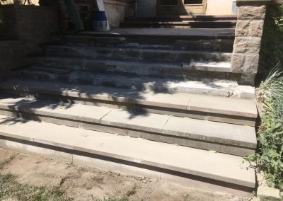 Renovering af trappe og genbrug af gamle sand fliser