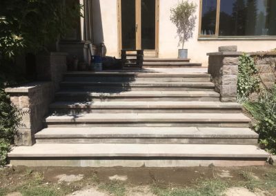 Renovering af trappe og genbrug af gamle sand fliser